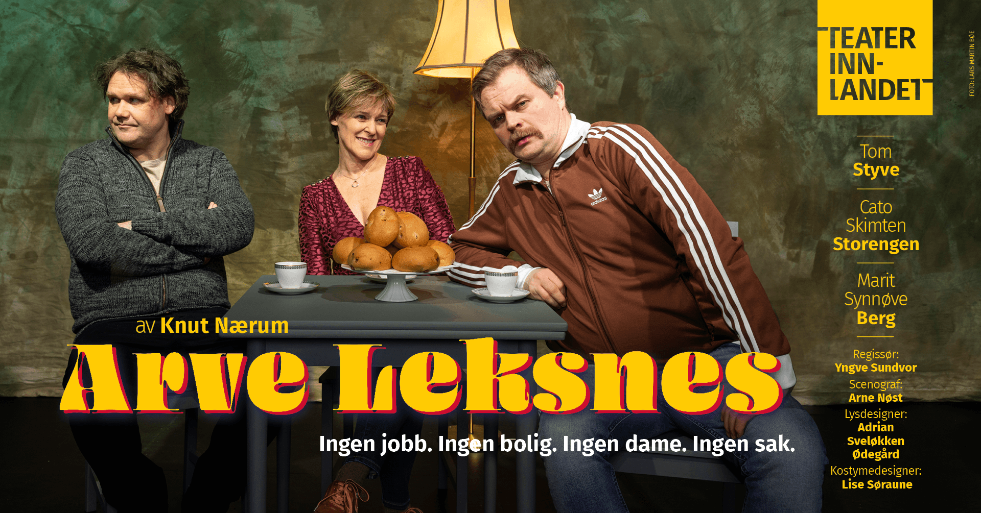 Arve Leksnes foran en betongvegg med teksten NEI